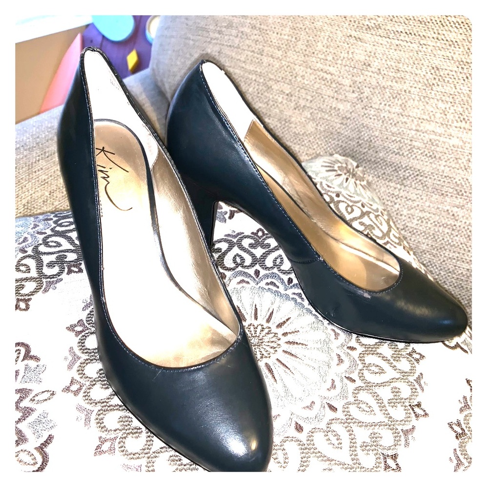 Navy Pumps